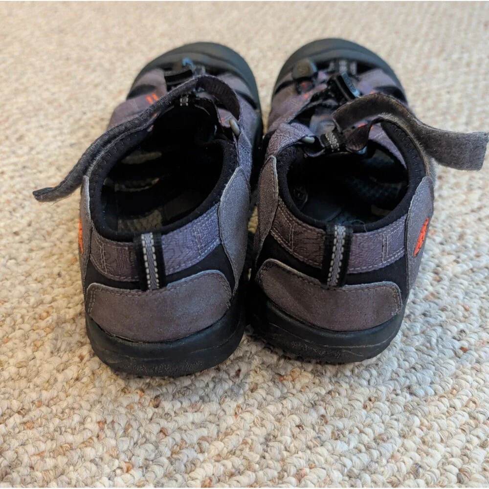 KEEN Newport H2 Sandals Youth Size 6 Gray Black Trail Hiking Outdoors